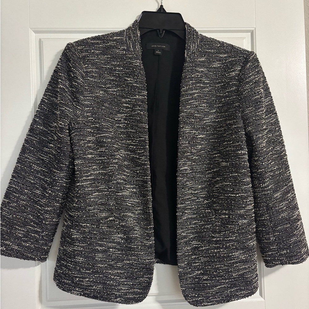 Ann Taylor Black and White Blazer with Modern Minimalist Design Size 8